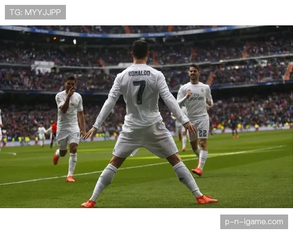 C罗精彩无球跑动助力球队逆转，赛场表现再现高光时刻