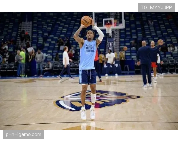 贾·莫兰特健身房搬个沙发？这日常反差也太闹心了吧！